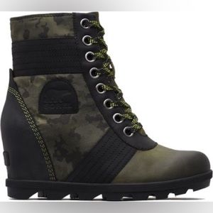 Sorel Lexie Wedge Ankle Boots in Camo EUC
